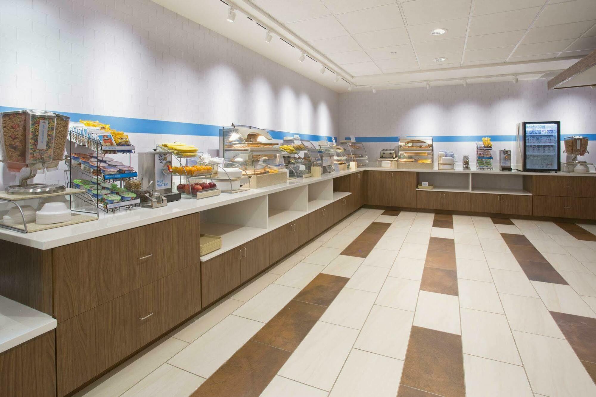 Holiday Inn Express & Suites Chicago North Shore - Niles By Ihg Exteriér fotografie